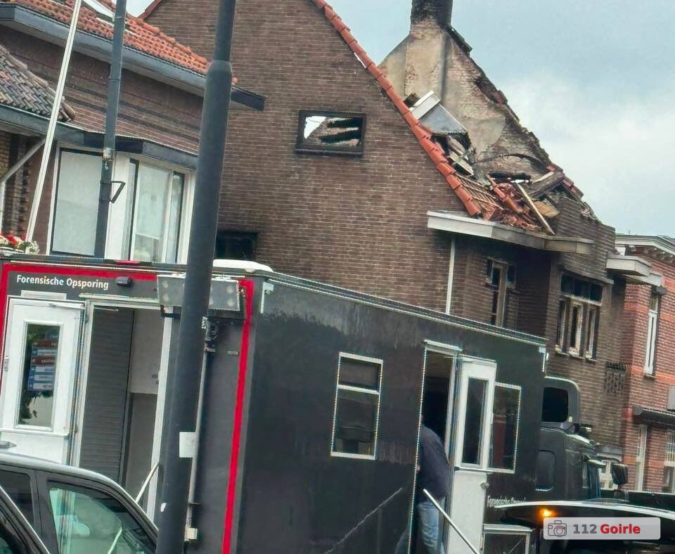 Politie zet drone en speurhonden in bij onderzoek naar uitgebrande woning in Rijen – foto 112 Goirle