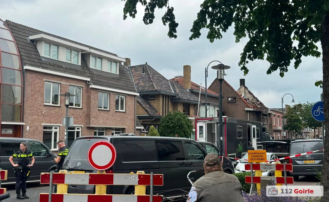 Politie zet drone en speurhonden in bij onderzoek naar uitgebrande woning in Rijen – foto 112 Goirle