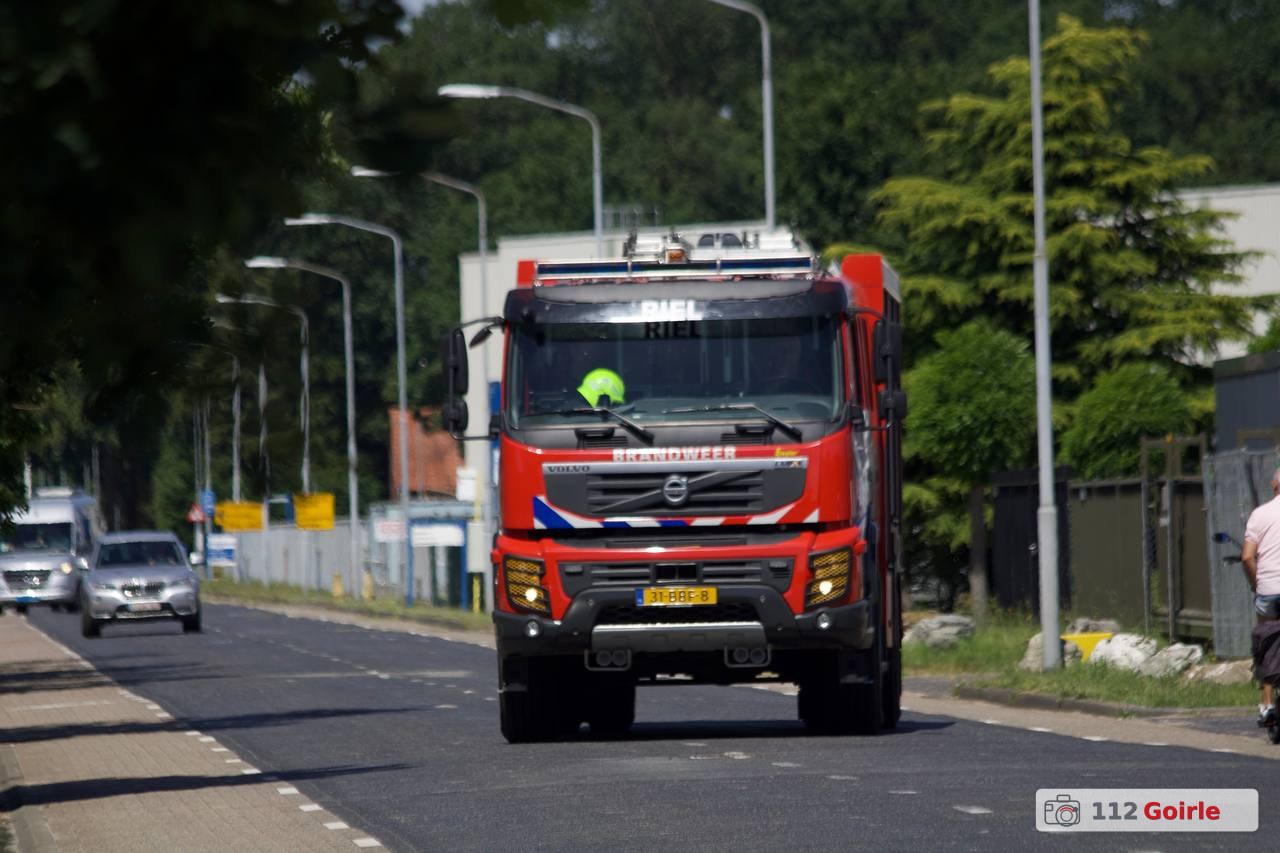 Brandweer bevrijdt man uit gebouw aan Nieuwkerksedijk in Goirle – foto 112 Goirle
