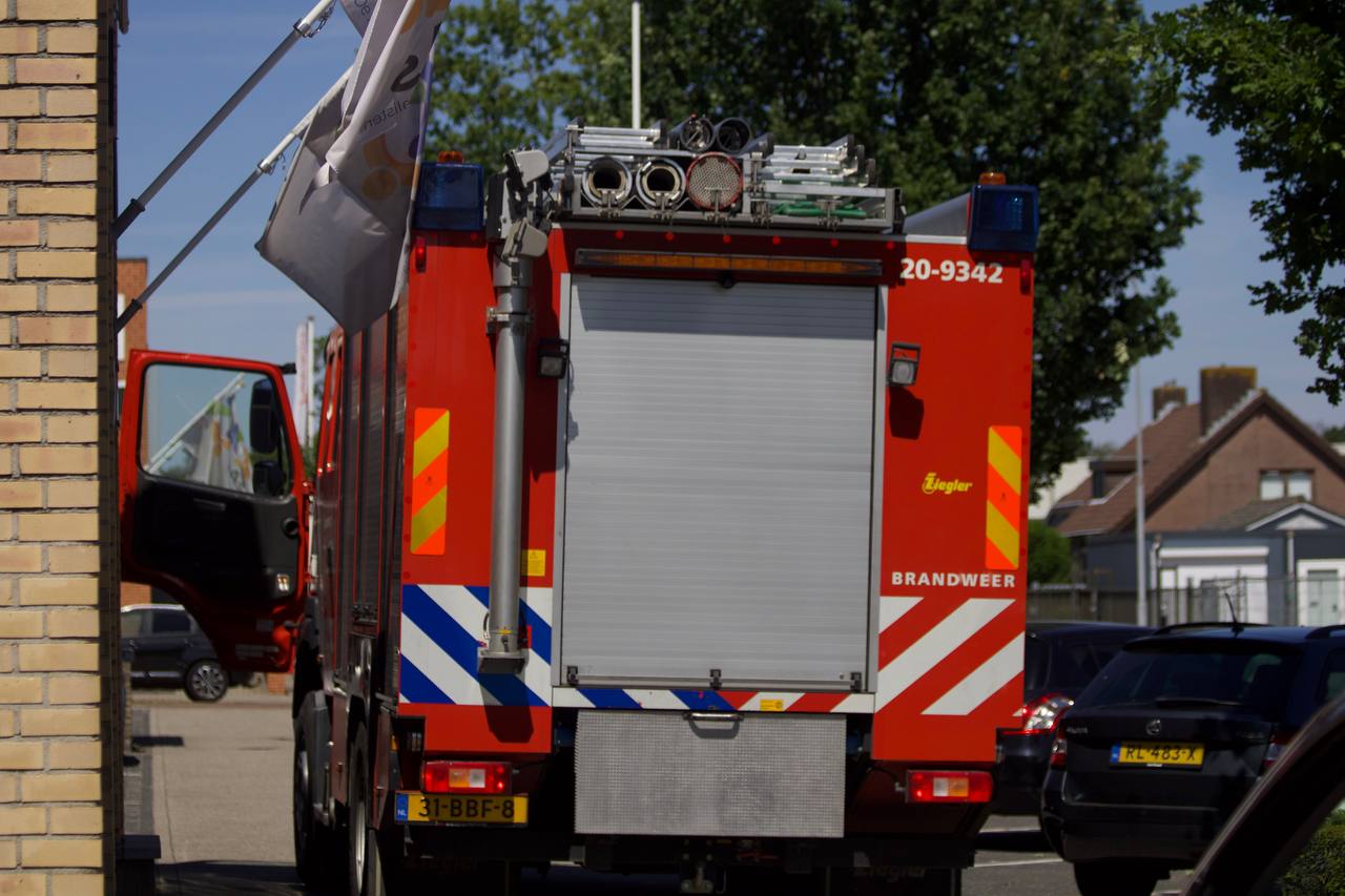 Brandweer bevrijdt man uit gebouw aan Nieuwkerksedijk in Goirle – foto 112 Goirle