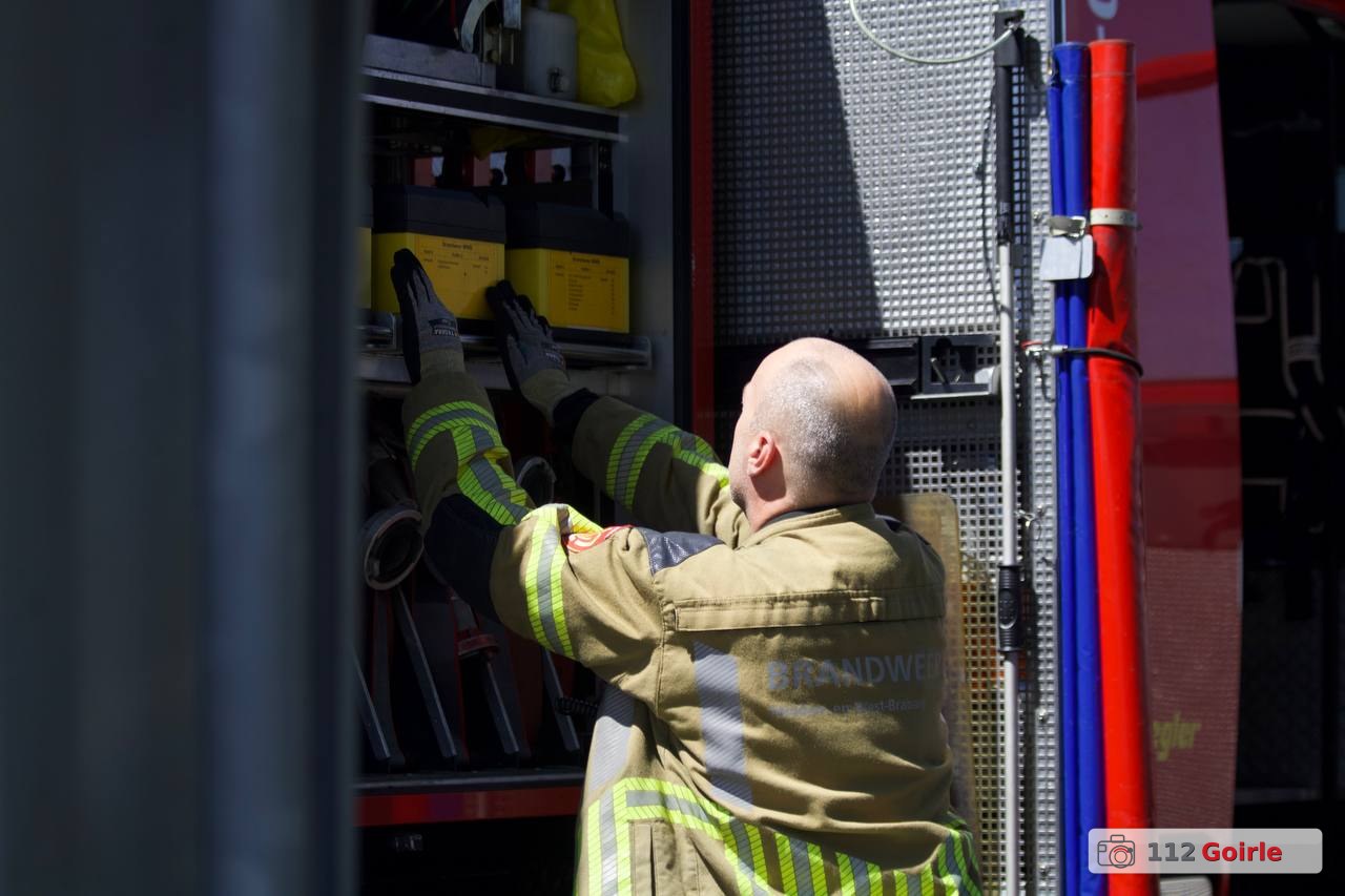 Brandweer bevrijdt man uit gebouw aan Nieuwkerksedijk in Goirle – foto 112 Goirle