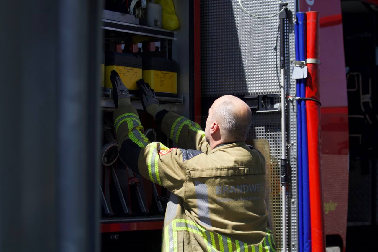 Brandweer bevrijdt man uit gebouw aan Nieuwkerksedijk in Goirle – foto 112 Goirle