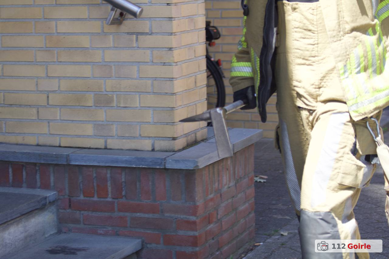 Brandweer bevrijdt man uit gebouw aan Nieuwkerksedijk in Goirle – foto 112 Goirle