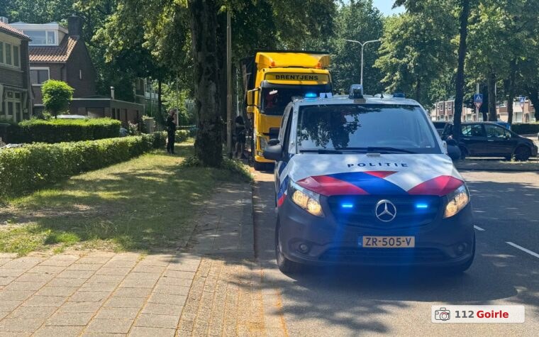 Vrachtwagen verliest lading stenen op Wandelboslaan en Postelse Hoeflaan in Tilburg