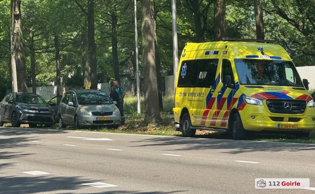 Ongeval tussen twee voertuigen op Baroniebaan in Tilburg – foto 112 Goirle