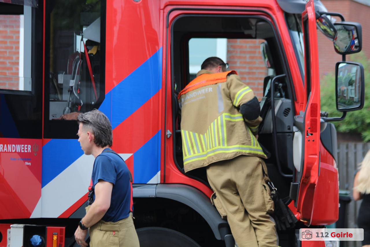 Brand in schuurtje aan Schagenstraat in Tilburg snel onder controle – foto 112 Goirle