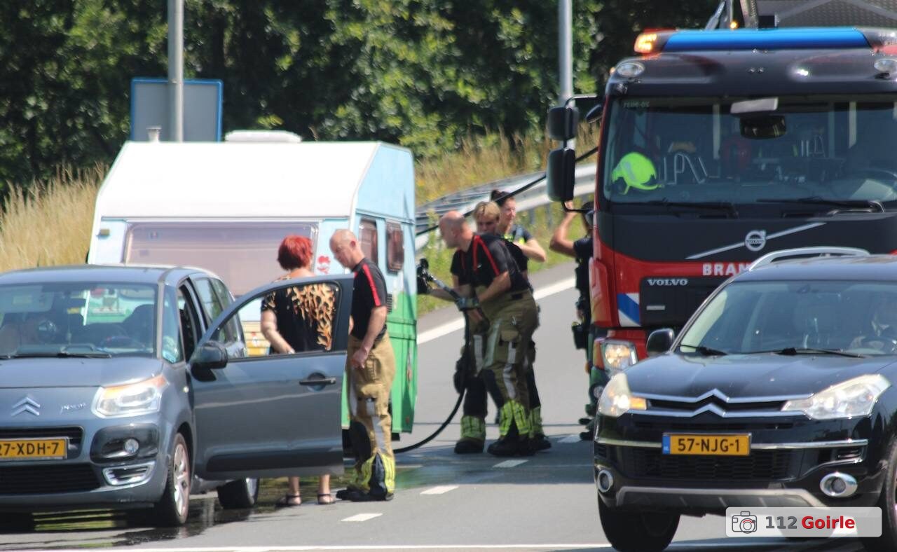 Caravan vat vlam op afrit A58 bij Kempenbaan in Tilburg – foto 112 Goirle