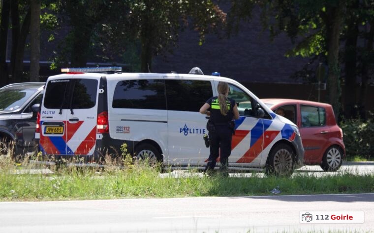 Busje verliest wiel op kruising Ringbaan Oost en Ringbaan Zuid in Tilburg – foto 112 Goirle