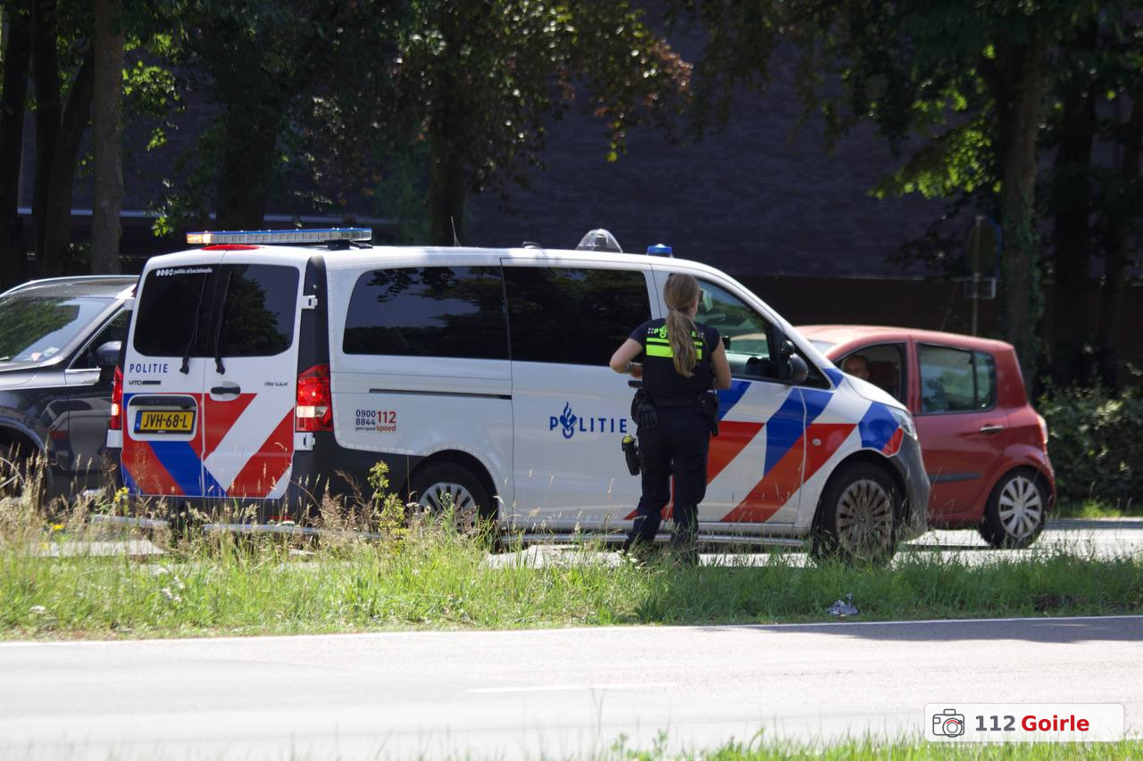 Busje verliest wiel op kruising Ringbaan Oost en Ringbaan Zuid in Tilburg – foto 112 Goirle