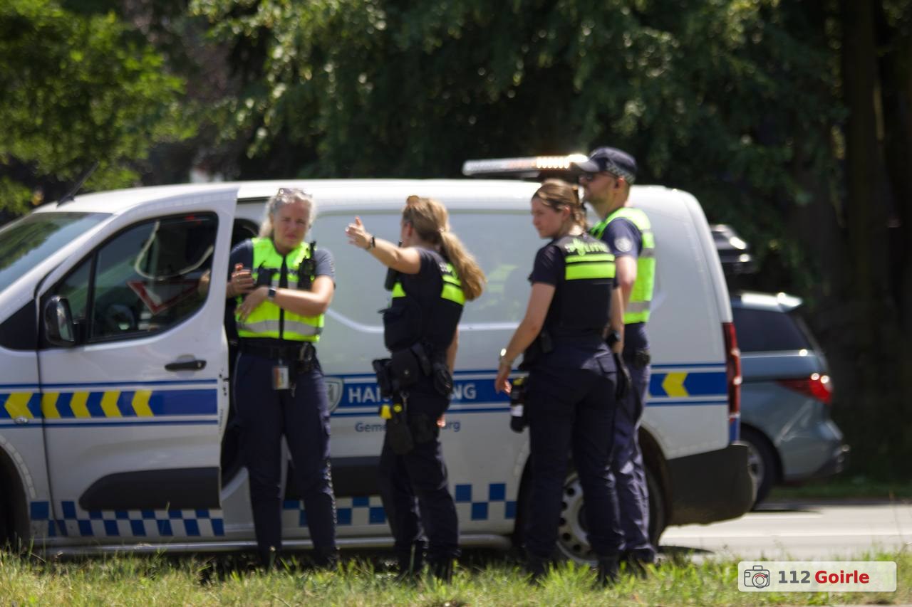 Busje verliest wiel op kruising Ringbaan Oost en Ringbaan Zuid in Tilburg – foto 112 Goirle