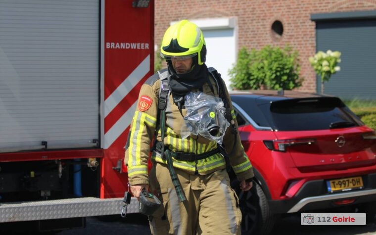 Bewoners blussen beginnende voertuigbrand aan Emmastraat in Goirle – foto 112 Goirle