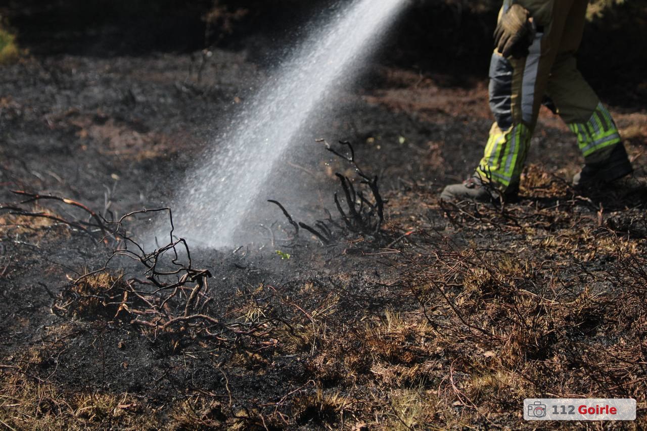 Brandweer voert nacontrole uit na heidebrand aan Tweede Dijk in Goirle – foto 112 Goirle