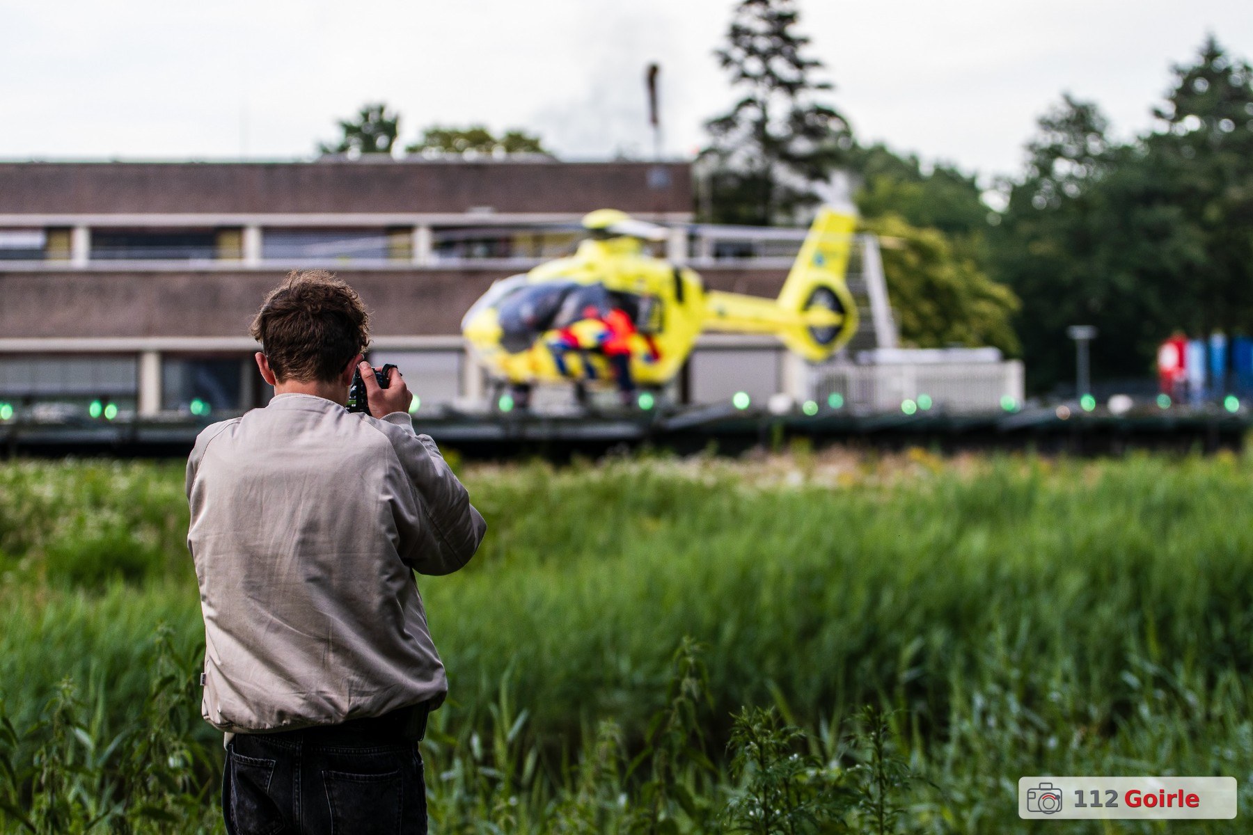 Sem Backx van 112 Goirle fotografeert een traumahelikopter