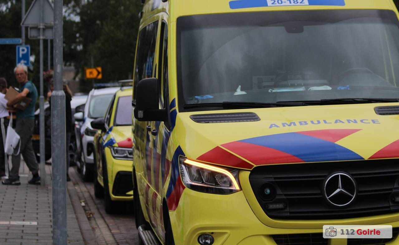 Fietser ernstig gewond na aanrijding met vuilniswagen bij winkelcentrum Koningsschild in Goirle – foto 112 Goirle