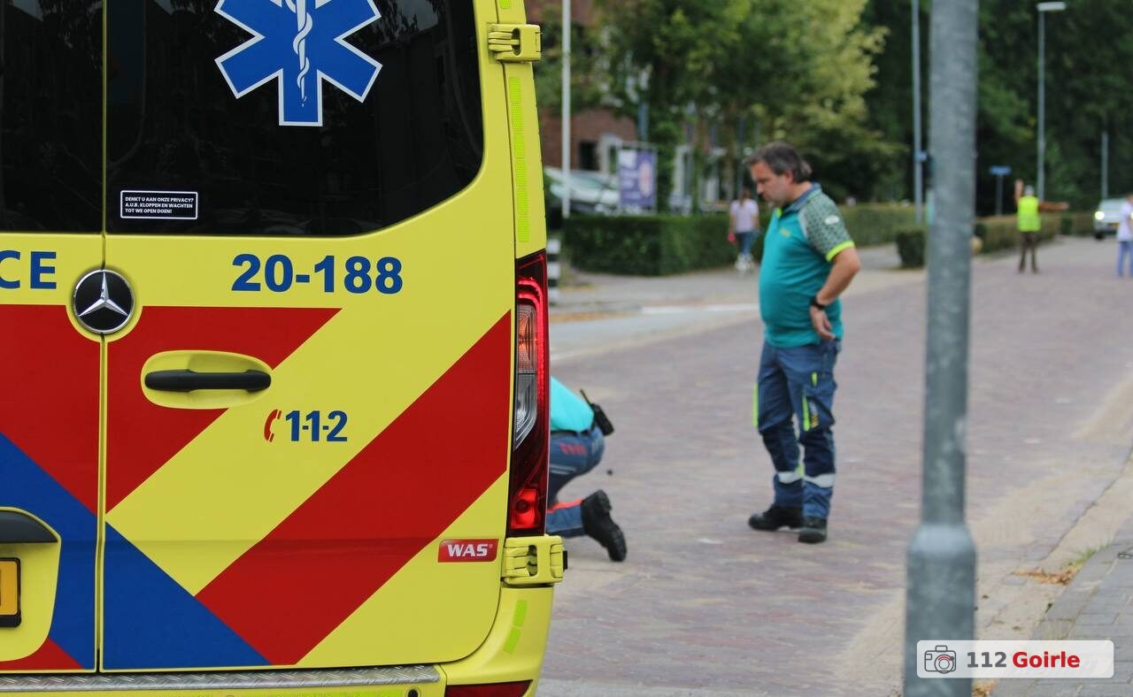 Fietser ernstig gewond na aanrijding met vuilniswagen bij winkelcentrum Koningsschild in Goirle – foto 112 Goirle