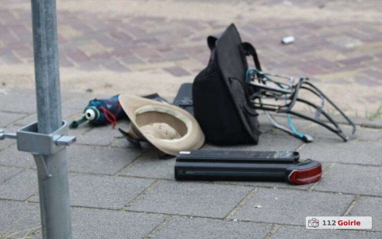 Fietser ernstig gewond na aanrijding met vuilniswagen bij winkelcentrum Koningsschild in Goirle – foto 112 Goirle