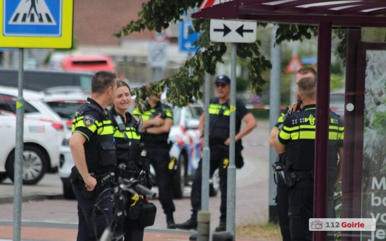 Fietser ernstig gewond na aanrijding met vuilniswagen bij winkelcentrum Koningsschild in Goirle – foto 112 Goirle