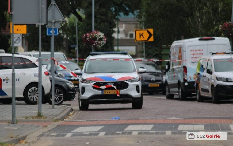 Fietser ernstig gewond na aanrijding met vuilniswagen bij winkelcentrum Koningsschild in Goirle – foto 112 Goirle