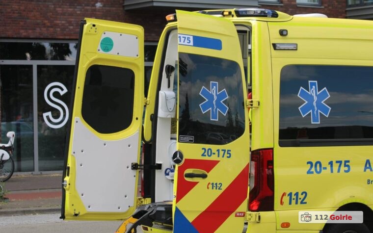 Oudere man in elektrische rolstoel gewond bij aanrijding op Burgemeester Brokxlaan in Tilburg – foto 112 Goirle