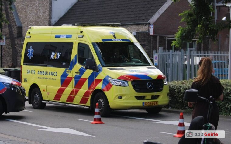 Oudere man in elektrische rolstoel gewond bij aanrijding op Burgemeester Brokxlaan in Tilburg – foto 112 Goirle