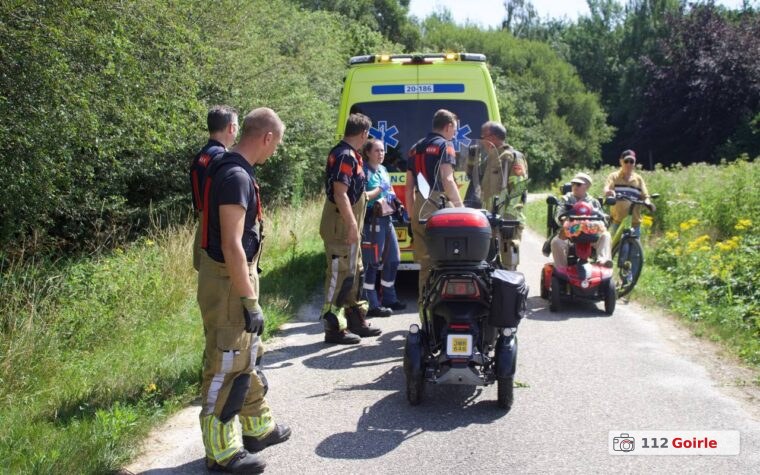 Brandweer assisteert ambulance na ongeval met driewielscooter in Hilvarenbeek