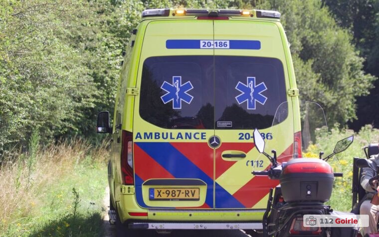 Brandweer assisteert ambulance na ongeval met driewielscooter in Hilvarenbeek – foto 112 Goirle