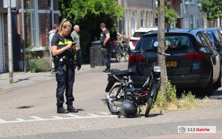 Bestuurder rijdt door na aanrijding met Tomos op Veldhovenring in Tilburg
