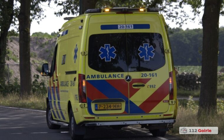 Auto botst op bakwagen op Turnhoutsebaan in Goirle – foto 112 Goirle