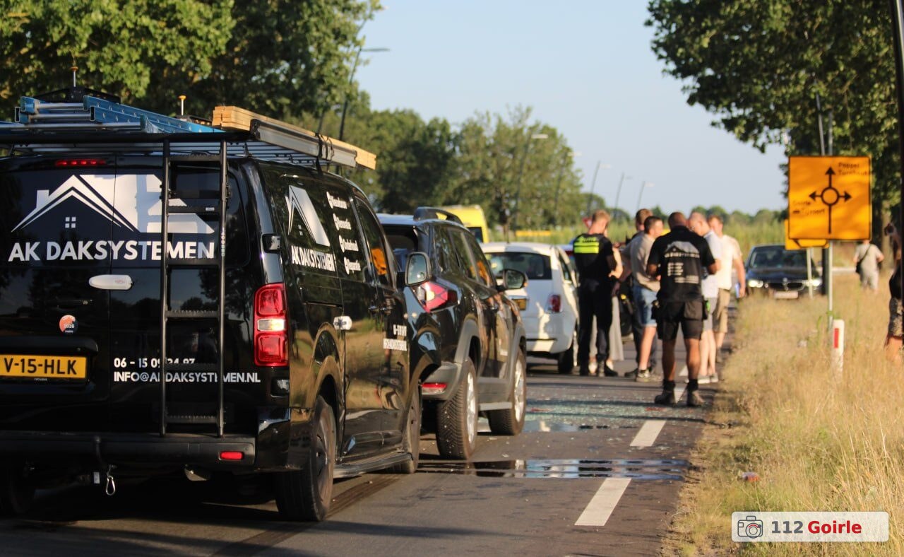 Flinke kettingbotsing met vijf voertuigen op Turnhoutsebaan in Goirle – foto 112 Goirle