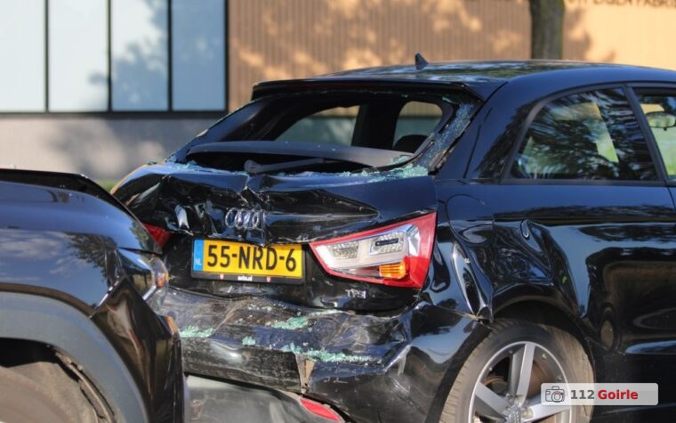 Flinke kettingbotsing met vijf voertuigen op Turnhoutsebaan in Goirle – foto 112 Goirle