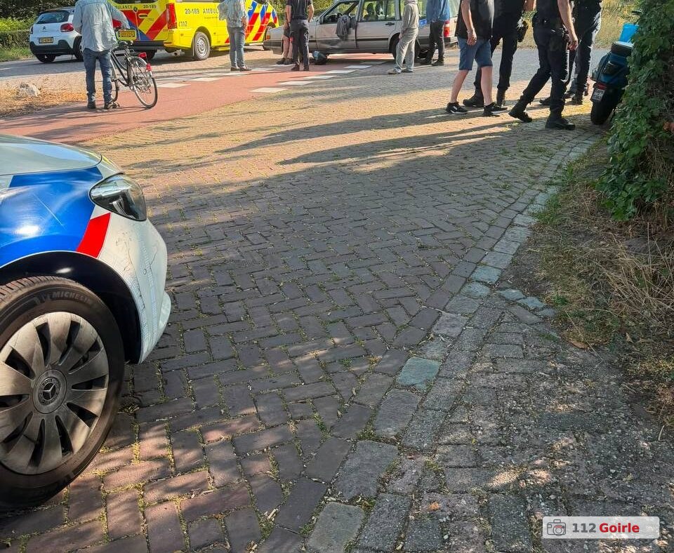 Scooterrijder botst op auto op Alphenseweg in Riel – foto 112 Goirle