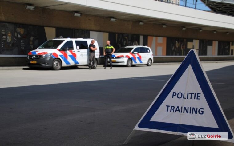 Politiehonden in opleiding oefenen bij Tilburg Centraal Station – foto 112 Goirle