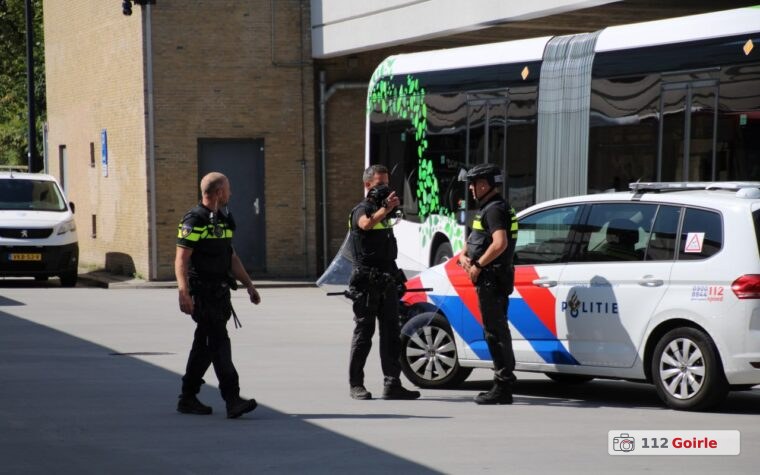 Politiehonden in opleiding oefenen bij Tilburg Centraal Station – foto 112 Goirle