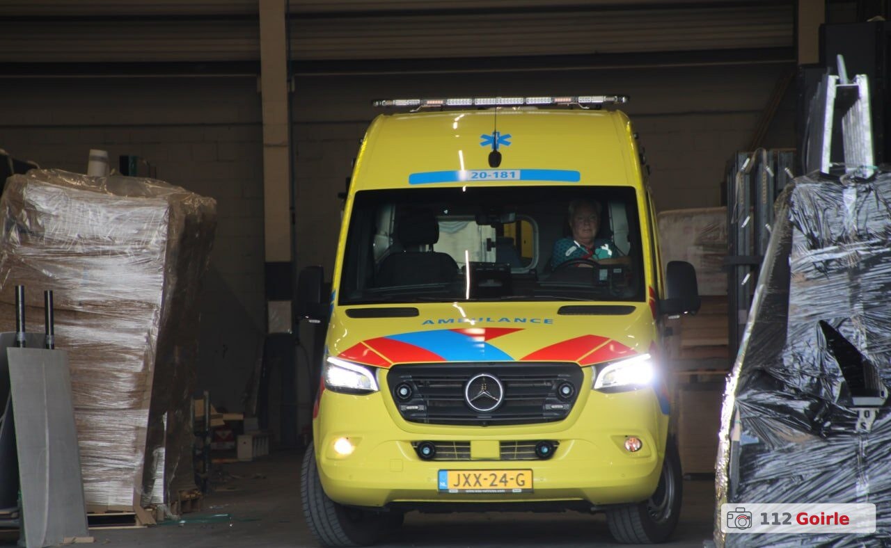 Persoon gewond bij bedrijfsongeval bij timmerfabriek in Goirle – foto 112 Goirle