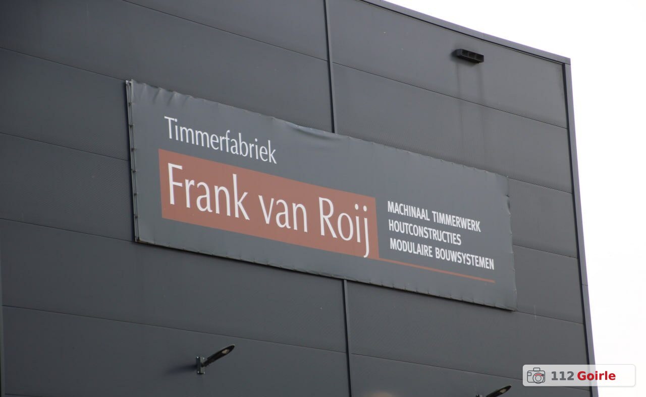 Persoon gewond bij bedrijfsongeval bij timmerfabriek in Goirle – foto 112 Goirle