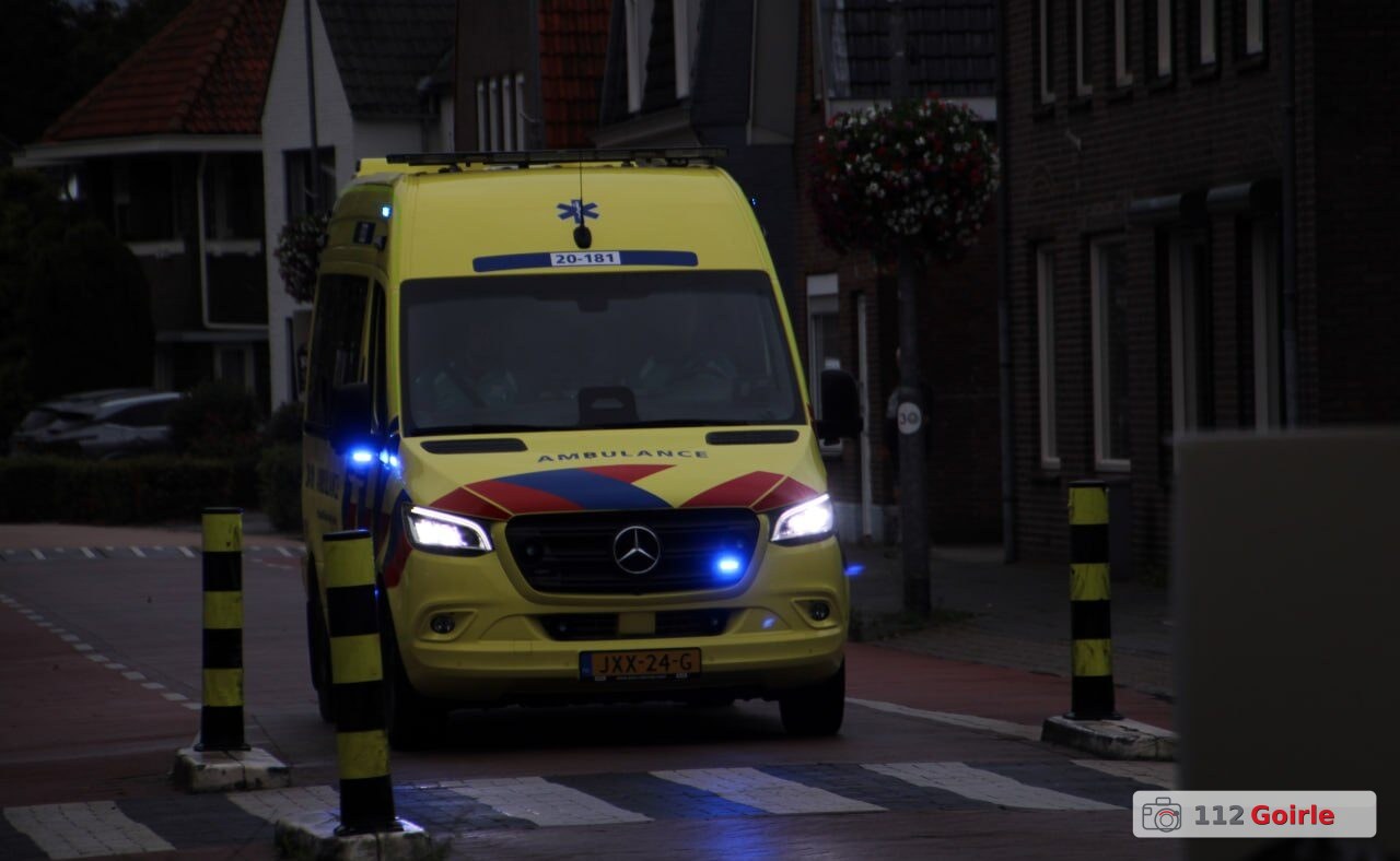 Man krijgt medische hulp bij restaurant aan Dorpsstraat in Riel – foto 112 Goirle