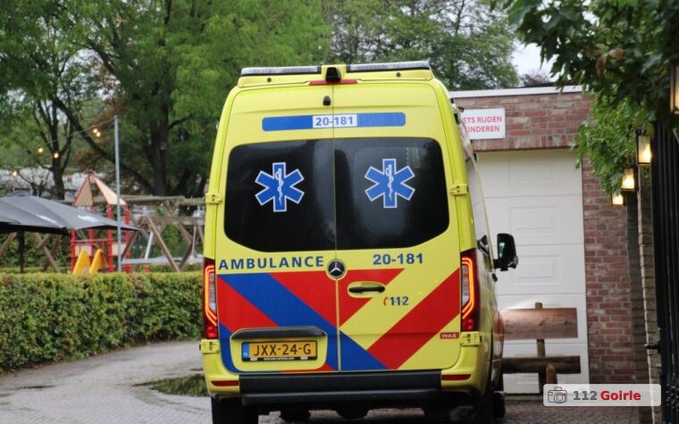 Man krijgt medische hulp bij restaurant aan Dorpsstraat in Riel – foto 112 Goirle