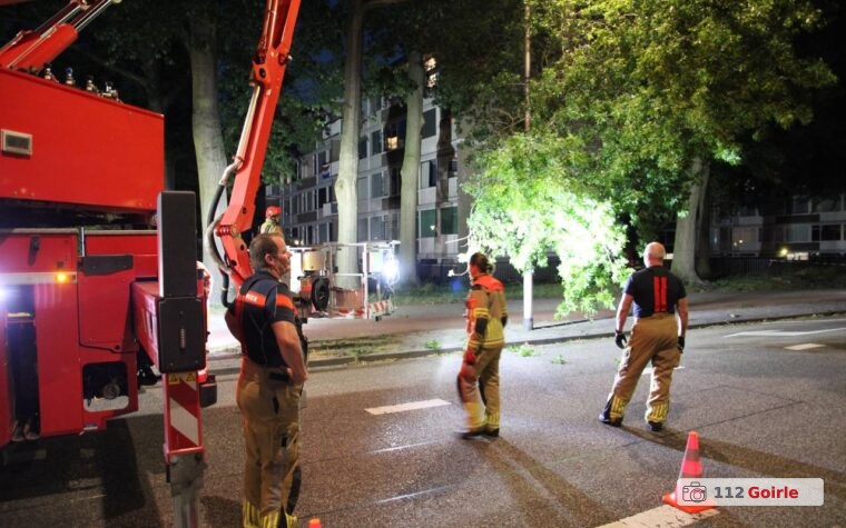 Grote tak zorgt voor afsluiting op Conservatoriumlaan in Tilburg – foto 112 Goirle