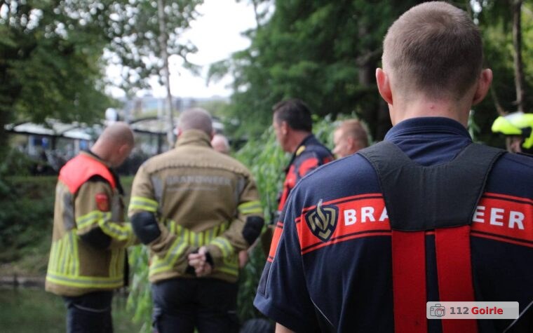 Verwarde man springt water in om zijn kat te redden aan Troelstrastraat in Tilburg
