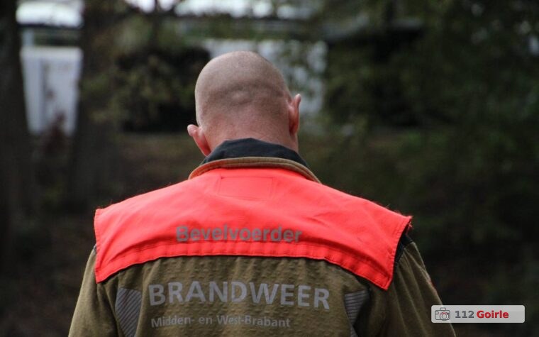 Verwarde man springt water in om zijn kat te redden aan Troelstrastraat in Tilburg – foto 112 Goirle