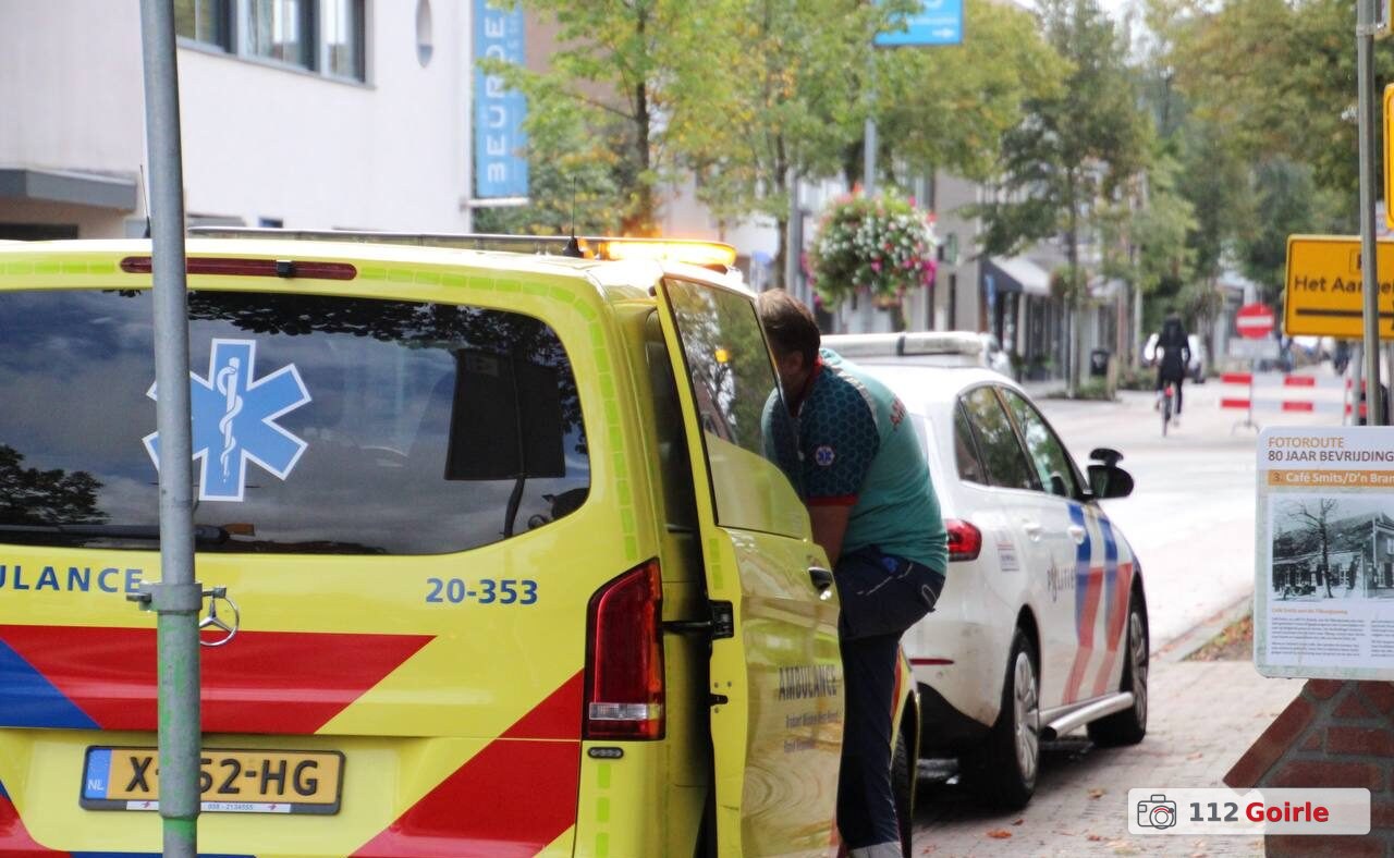 Meisje op scooter komt ten val na remmen voor overstekende vrouw op Tilburgseweg in Goirle – foto 112 Goirle