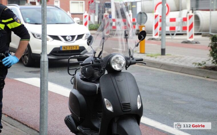 Meisje op scooter komt ten val na remmen voor overstekende vrouw op Tilburgseweg in Goirle – foto 112 Goirle