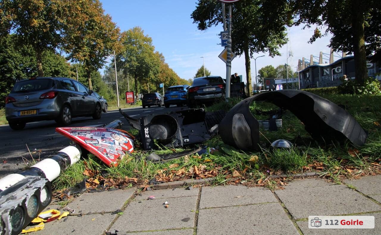 Verkeerslicht uit de grond gereden bij ongeval op kruising Ringbaan-Zuid en Goirleseweg in Tilburg – foto 112 Goirle
