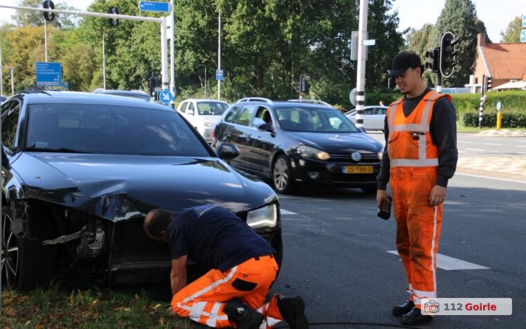 Verkeerslicht uit de grond gereden bij ongeval op kruising Ringbaan-Zuid en Goirleseweg in Tilburg – foto 112 Goirle