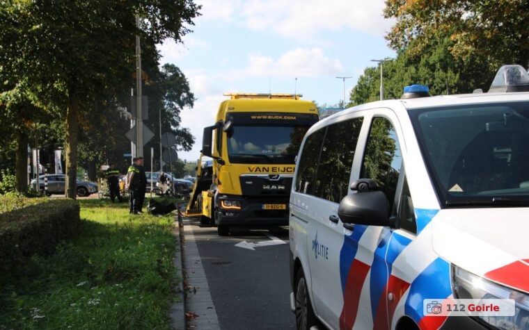 Verkeerslicht uit de grond gereden bij ongeval op kruising Ringbaan-Zuid en Goirleseweg in Tilburg – foto 112 Goirle