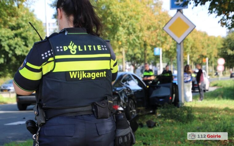 Verkeerslicht uit de grond gereden bij ongeval op kruising Ringbaan-Zuid en Goirleseweg in Tilburg – foto 112 Goirle