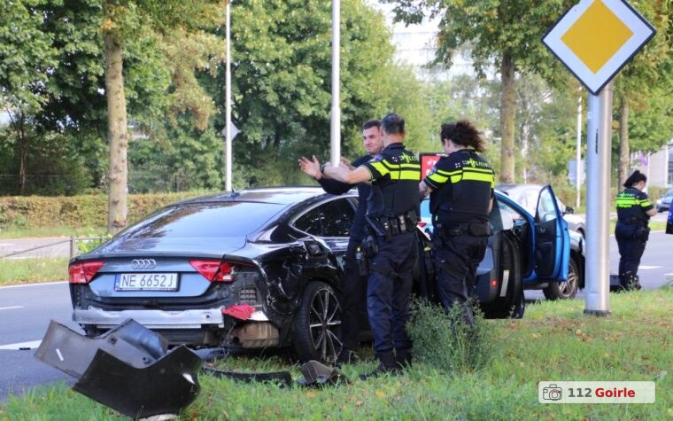 Verkeerslicht uit de grond gereden bij ongeval op kruising Ringbaan-Zuid en Goirleseweg in Tilburg – foto 112 Goirle