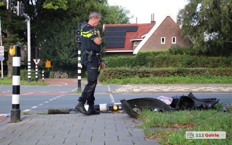 Verkeerslicht uit de grond gereden bij ongeval op kruising Ringbaan-Zuid en Goirleseweg in Tilburg – foto 112 Goirle