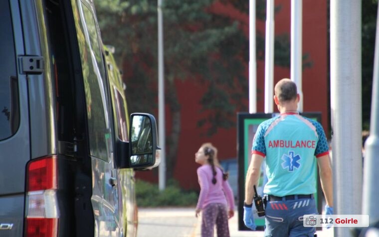 Fietser aangereden door taxi bij IJssportcentrum in Tilburg – foto 112 Goirle