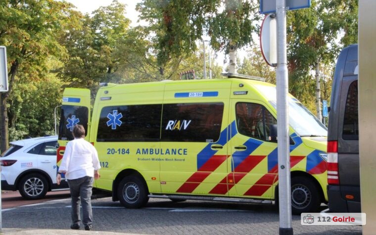 Fietser aangereden door taxi bij IJssportcentrum in Tilburg – foto 112 Goirle